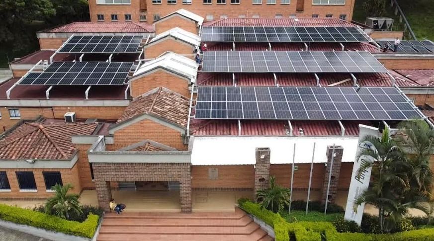 panel solar instalado para ahorrar en la factura de la luz